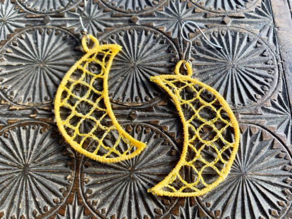 Crescent Moon Earrings: A Designer’s Review for Boutique Apparel